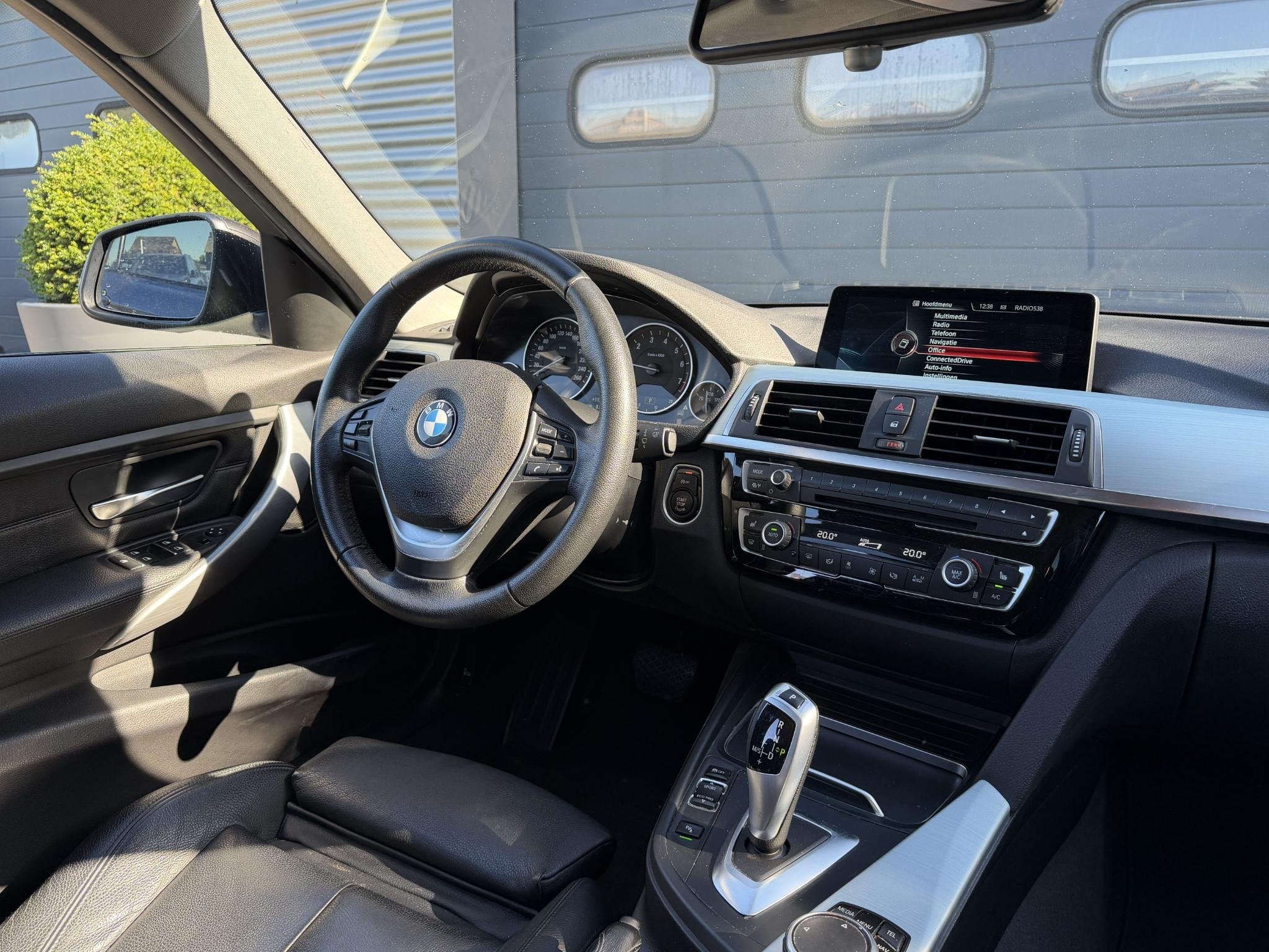 BMW 3 Serie Touring 320i Centennial High Executive, Autos, Argent ou Gris, Achat, 1800 kg, Entreprise