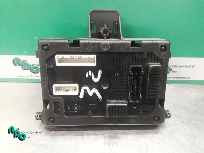 Boîte à fusibles d'un Renault Clio (Clio 3 06-), Renault, -, 3 mois de garantie, Utilisé