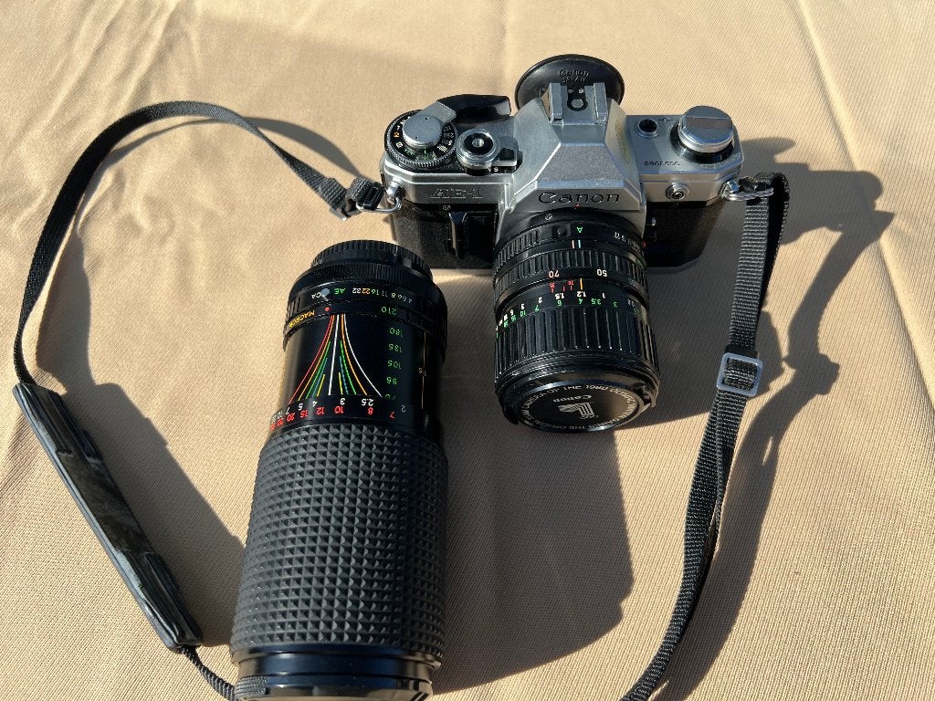 Canon AE 1, TV, Hi-fi & Vidéo, Enlèvement ou Envoi, Utilisé, Reflex miroir, Canon