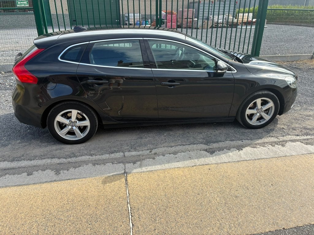 Volvo V40 T2 1.6 benzine – 120 pk– benzine – manueel, Auto's, Voorwielaandrijving, Euro 5, Zwart, 1600 cc