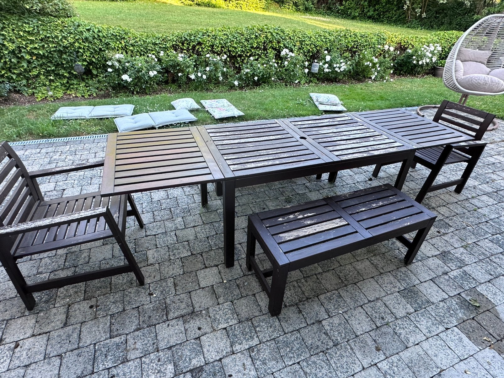 Ikea table with two benches and armchairs, Enlèvement, Utilisé, Bois de teck, 6 places
