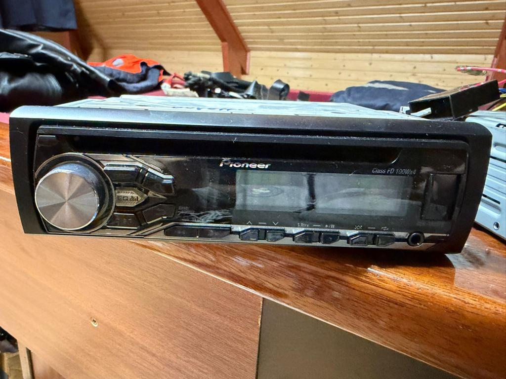 Te koop: Pioneer Autoradio/CD-speler DEH-4800FD – €50, Ophalen