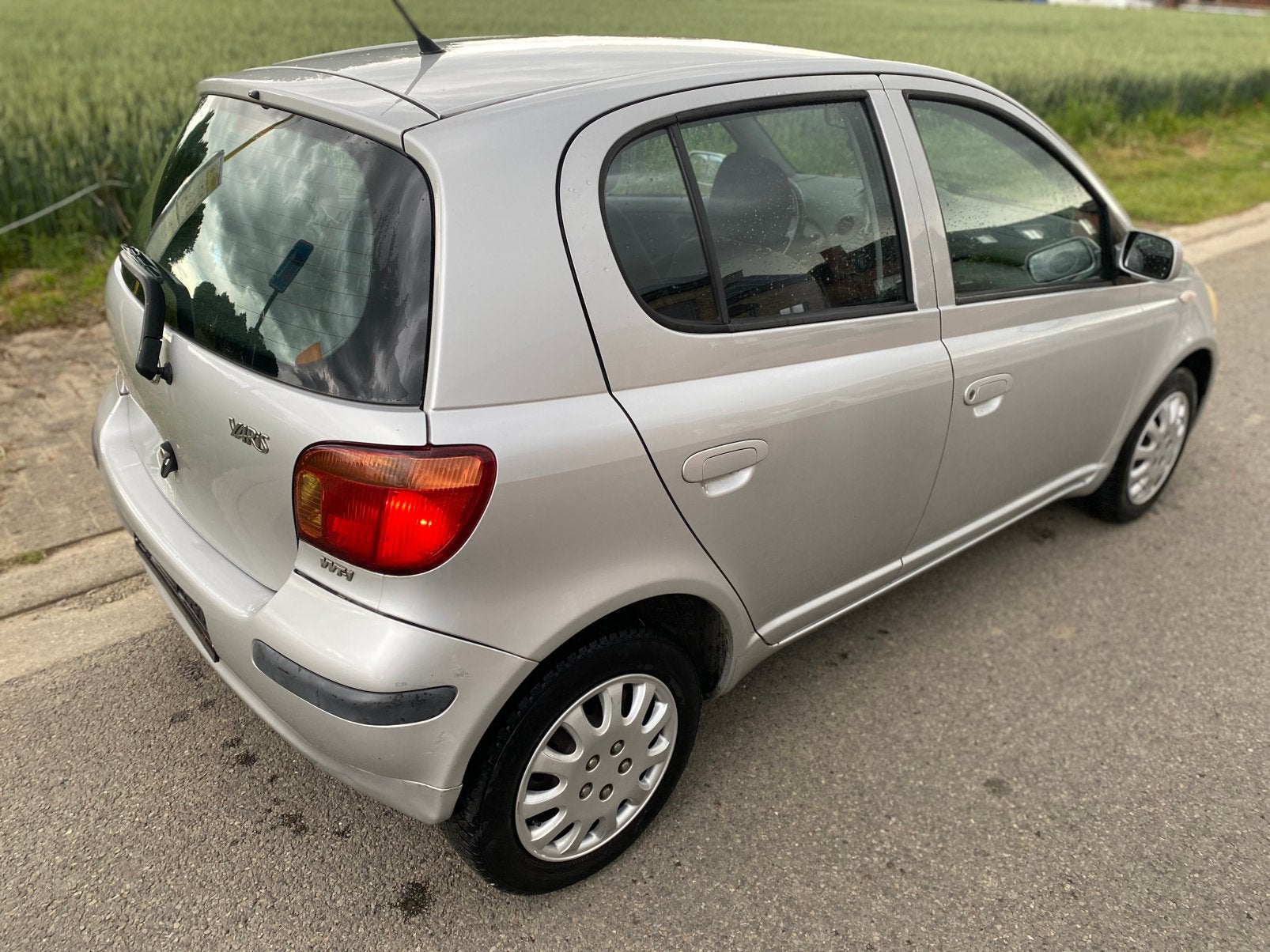 Toyota yaris 1.3 benzine met 175.000km, Auto's, Elektrische ramen, Bedrijf, Handgeschakeld, 5 deurs