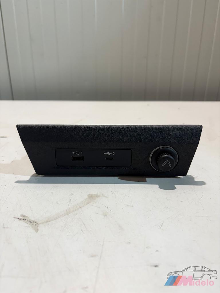AUDI A1 12 VOLT AANSLUITING MET USBC 82B863617, Gebruikt, -, -, -