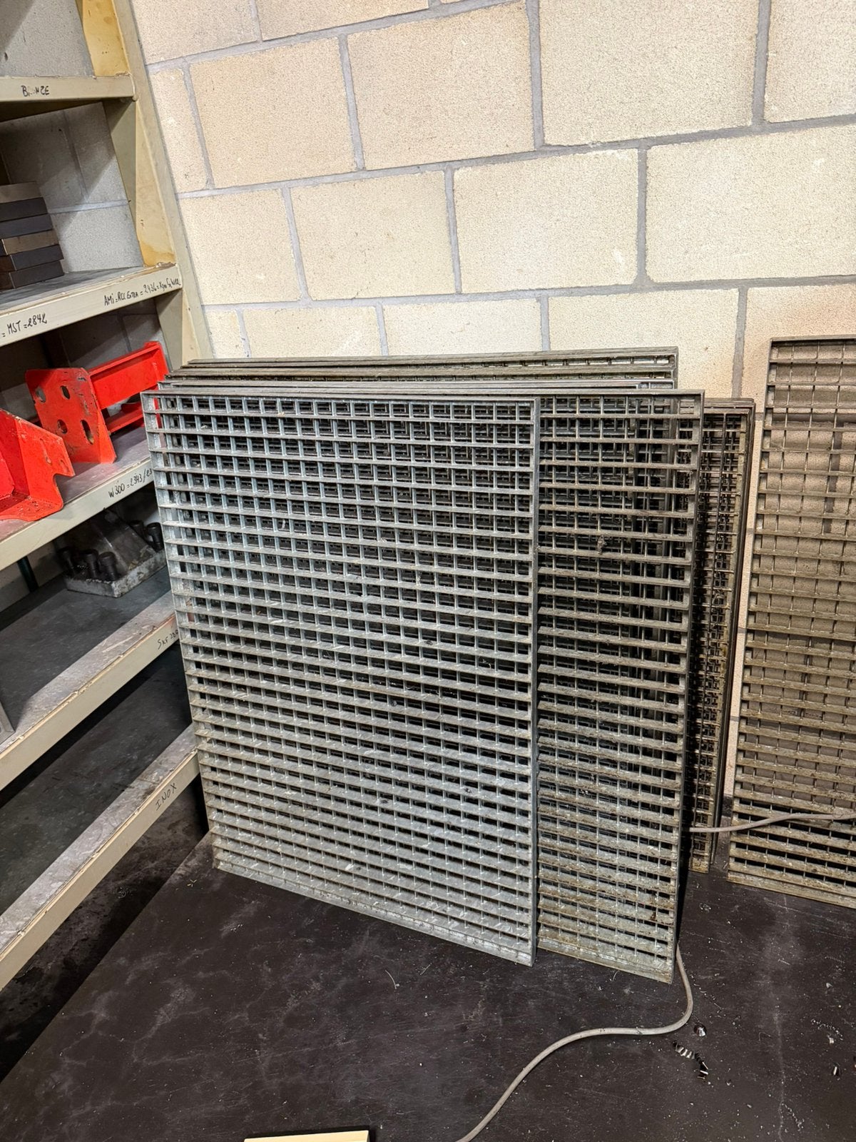 Grille industrielle d’atelier, Enlèvement