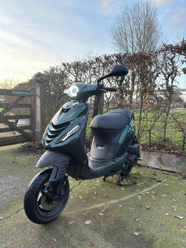 Piaggio zip 4t 50 cc, Fietsen en Brommers, Ophalen, Zip, Klasse A (25 km/u), Zo goed als nieuw