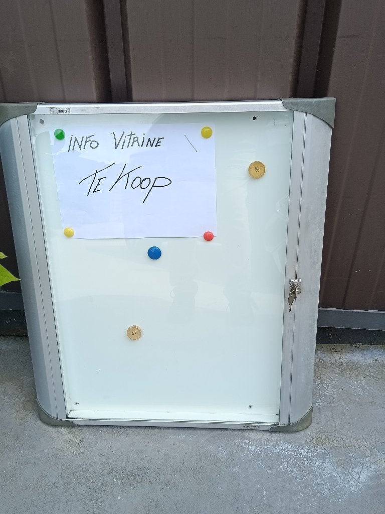 Vitrine d'informations, Enlèvement, Utilisé