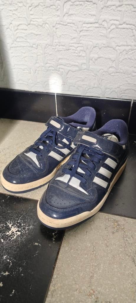 Adidas lage sneaker, Enlèvement