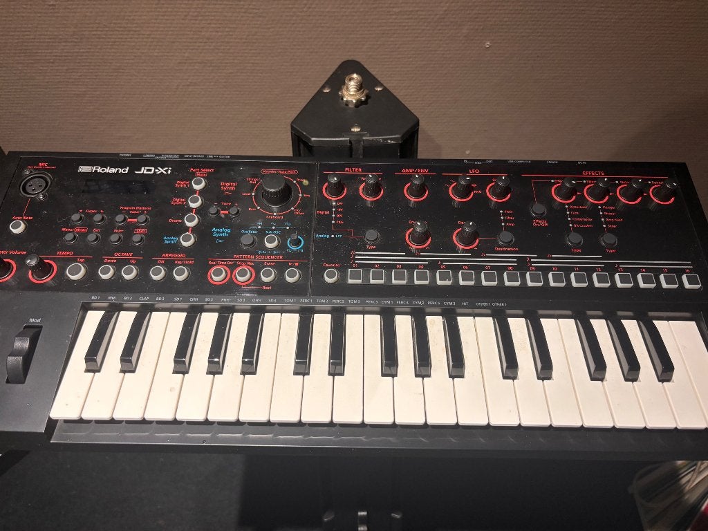 Synthétiseur Roland JD-XI, Muziek en Instrumenten, Synthesizers, Ophalen, Gebruikt, Roland, Met standaard