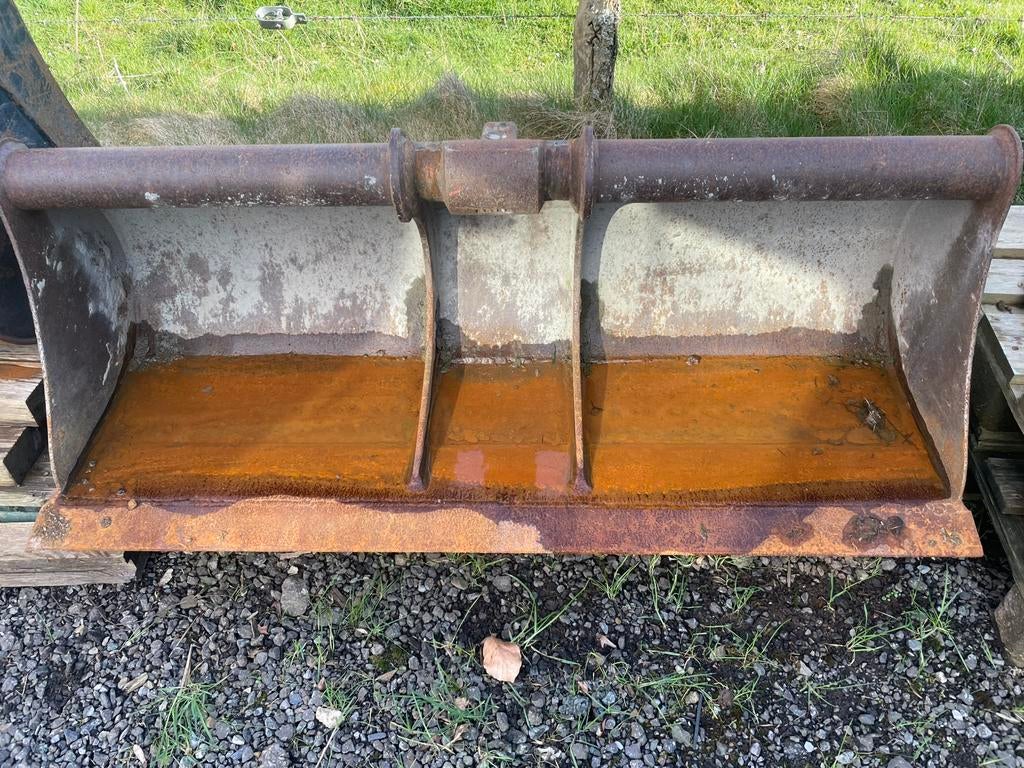 Bac de curage attache  Morin M2, Enlèvement, Excavatrice