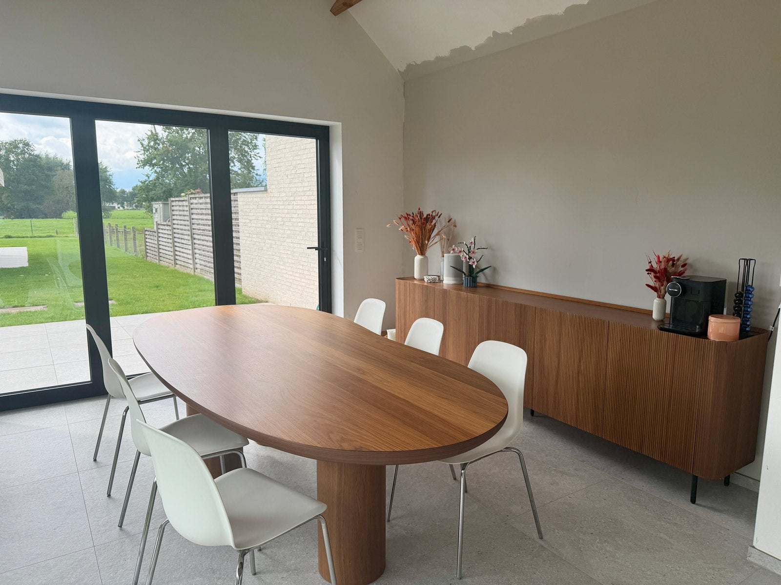 Juntoo Amato tafel blob + Grivato dressoir walnoot, Enlèvement, Comme neuf
