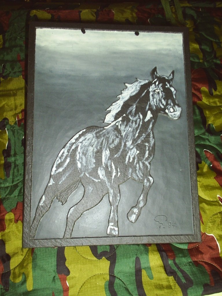 Cheval gravé sur ardoise ., Enlèvement ou Envoi
