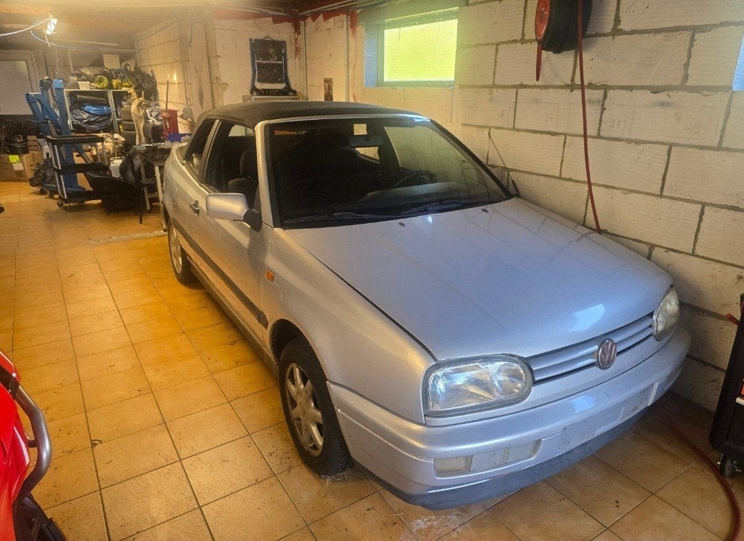 VW Golf 3 Cabrio 1800cc 07/05/1996 193299km, Auto's, Voorwielaandrijving, 4 zetels, Stof, Zwart