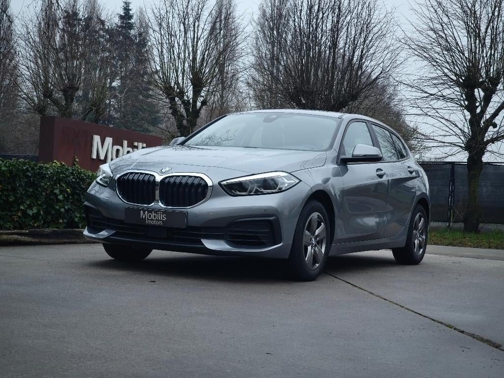 BMW 116i Facelift Full-Led/NaviPro/LiveCockpitPlus/Bwjr:2023, Auto's, BMW, Bedrijf, 3 cilinders, Zilver of Grijs, BTW verrekenbaar