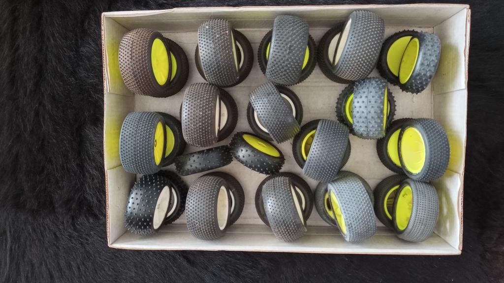 Set r/c banden en velgen, Hobby en Vrije tijd, Modelbouw | Radiografisch | Auto's, Schaal 1:10, Elektro, Auto offroad