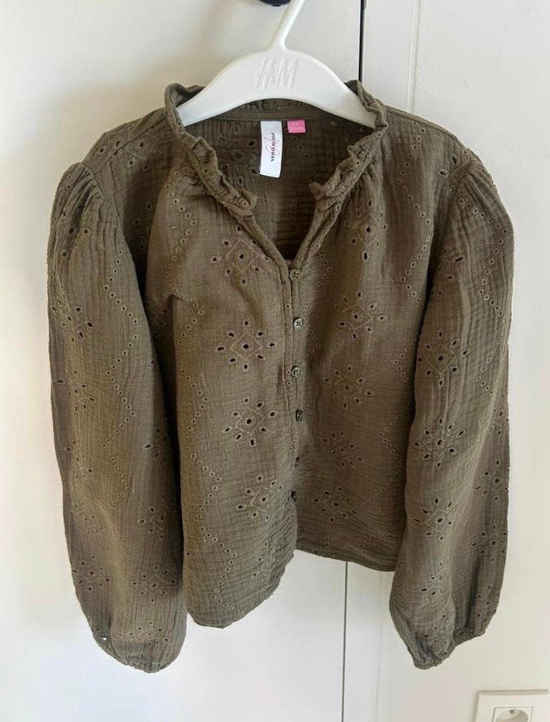 Kaki blouse meisje - Vero Moda - mt 7/8 jaar, Kinderen en Baby's, Ophalen of Verzenden, Zo goed als nieuw, Meisje, Nacht- of Onderkleding