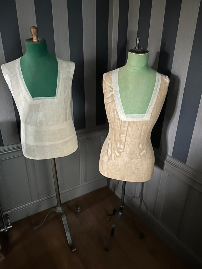 2 antieke paspoppen, Ophalen