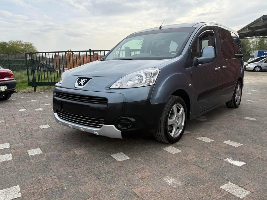 Peugeot Partner 1.6hdi bj 2009 gekeurd vvk!!!, Auto's, Voorwielaandrijving, Zwart, 4 cilinders, 5 deurs