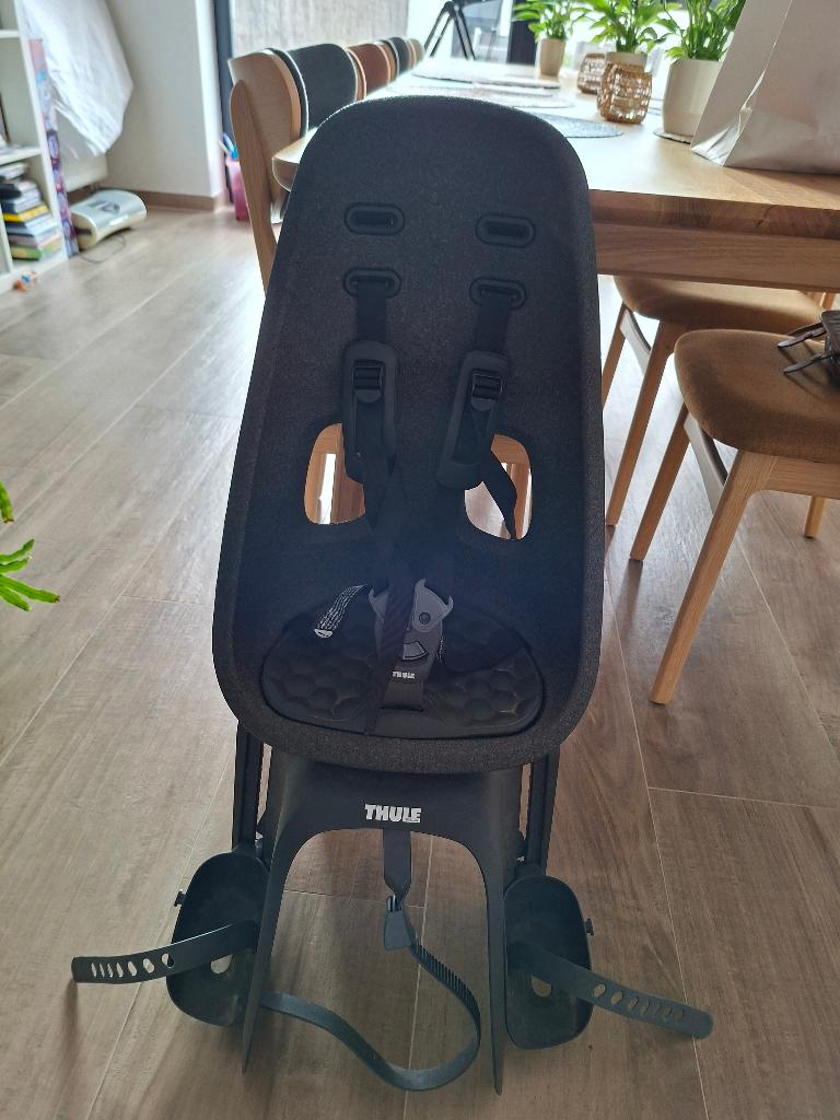 Thule fietsstoel Yepp 2, Fietsen en Brommers, Fietsaccessoires | Fietsstoeltjes, Ophalen, Zo goed als nieuw, Achterzitje, Voetsteuntjes