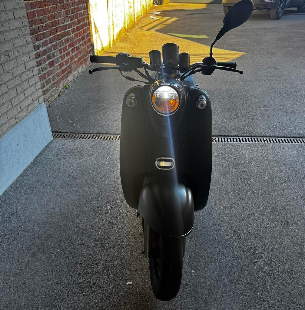 Scooter 50cc Klasse A – Venesi Lowigi (2025) – 1250 km, Ophalen, Zo goed als nieuw