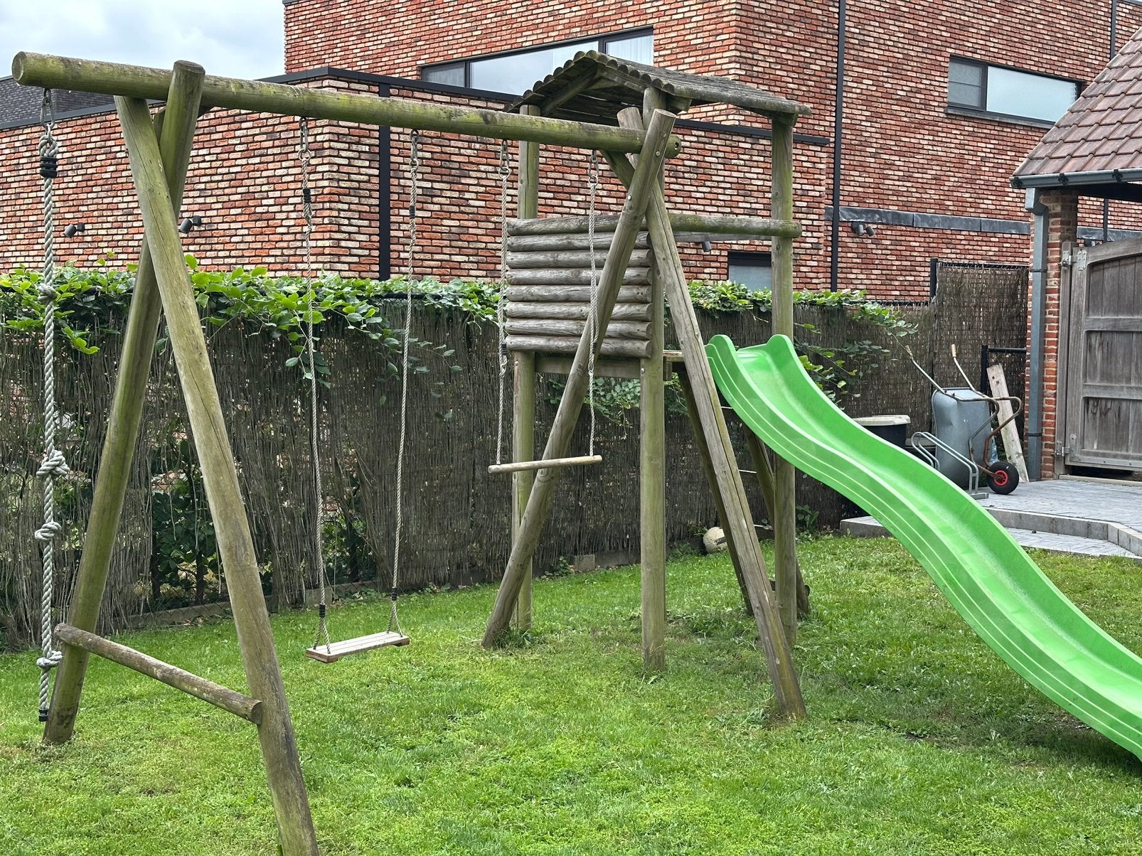 Houten speeltoestel voor in de tuin - met extra’s, Kinderen en Baby's, Speelgoed | Buiten | Speeltoestellen, Gebruikt, Glijbaan