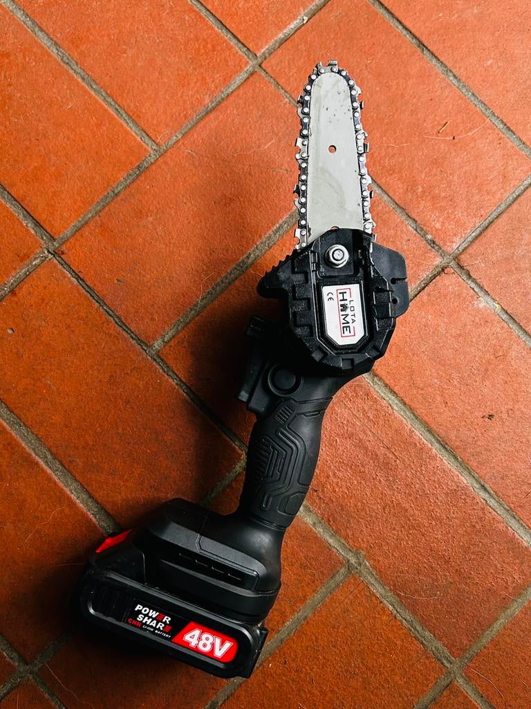Mini kettingzaag (defect) + 2 x 48v, Ophalen, Gebruikt, Kettingzaag