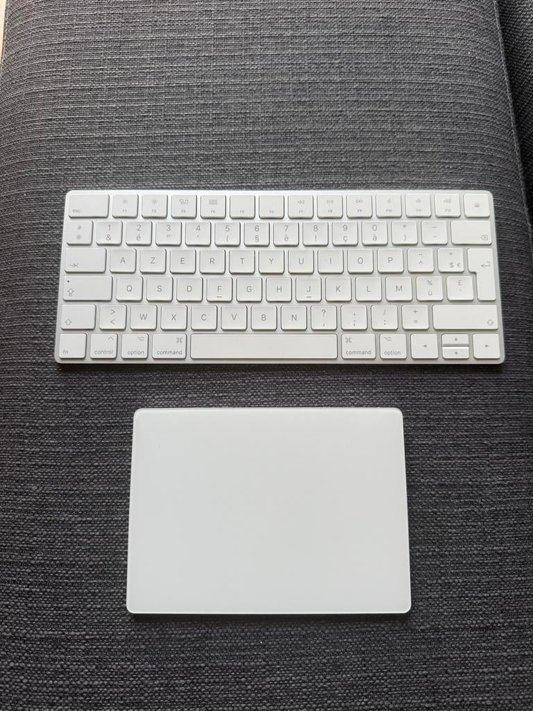 Apple Magic Keyboard & Magic Trackpad, Computers en Software, Ophalen of Verzenden, Azerty, Zo goed als nieuw