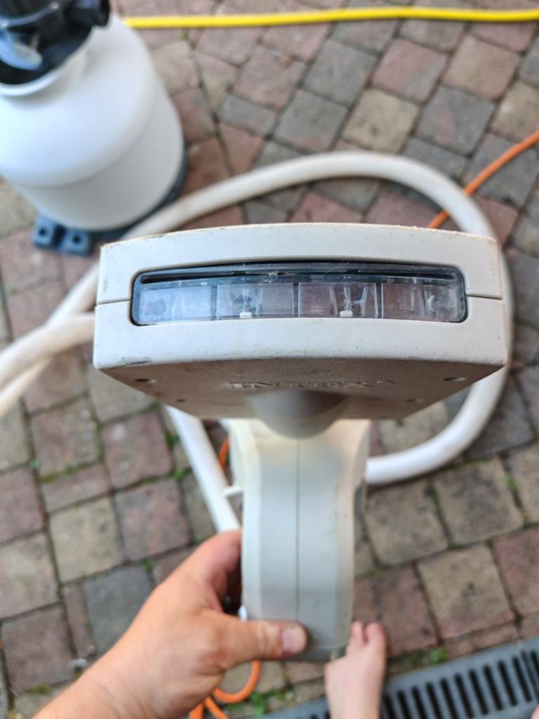 Intex fontein met licht, Ophalen
