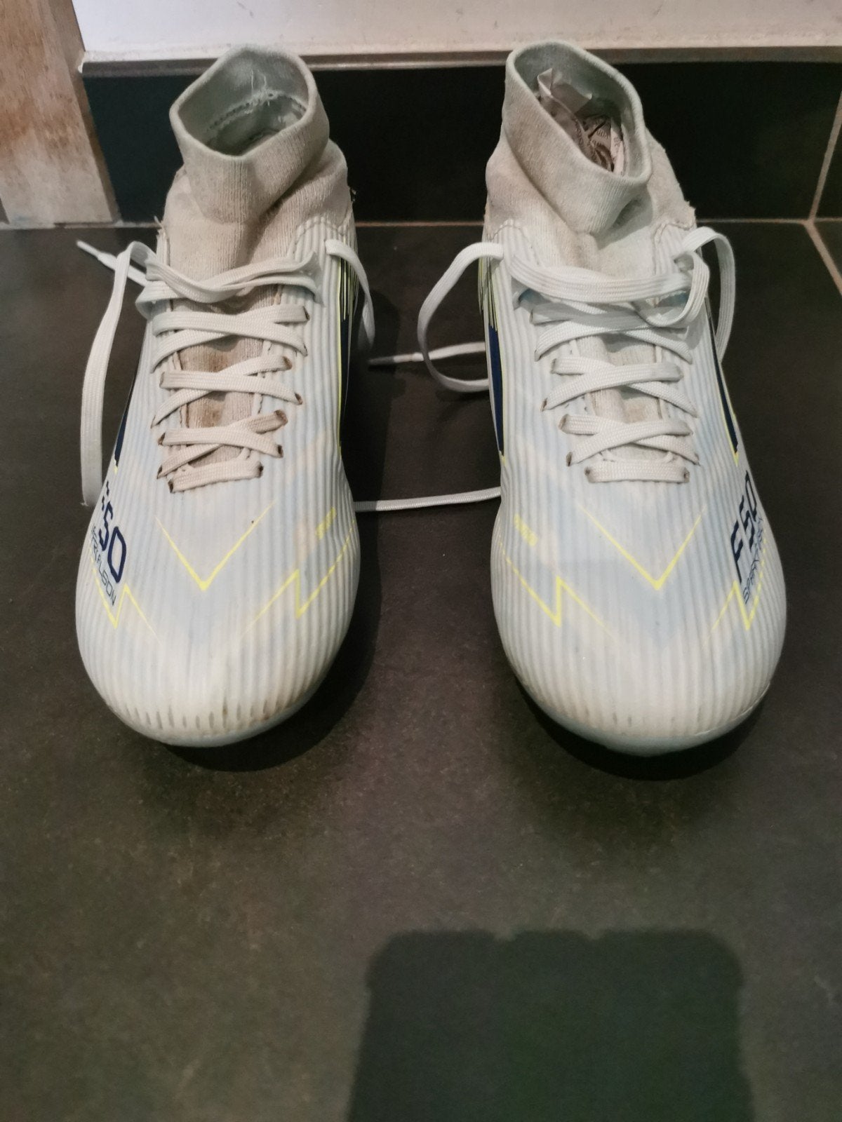 voetbalschoen, Sport en Fitness, Ophalen, Zo goed als nieuw, Schoenen