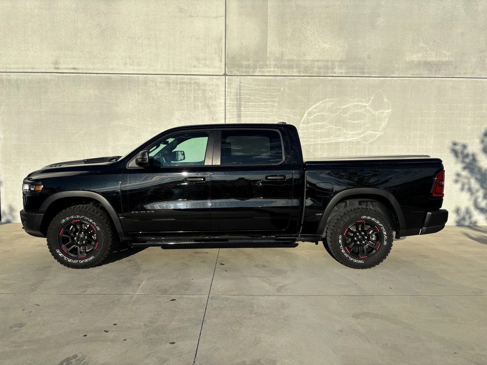 Dodge Ram 1500 Rebel | Leasing (automatique), Autos, Cuir, 5 places, Automatique, Quatre roues motrices / 4X4