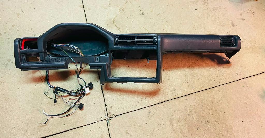 BMW E30 dashboard, Ophalen, BMW