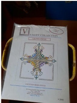 Vickery Collection Cross Crown #2048, Ophalen of Verzenden, Zo goed als nieuw, Handborduren, Patroon