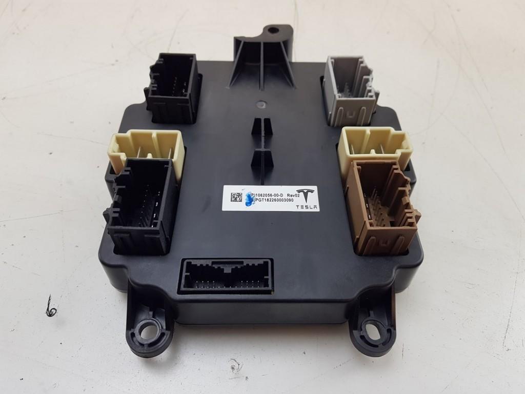 ORDINATEUR VEROUILLAGE CENTRALISE (|106205610B|106205600|106, Germany_Sales@tesla.com, Utilisé, Autres marques automobiles, Ludwig-Prandtl-Straße 27 - 29
12526  Berlin, DE
