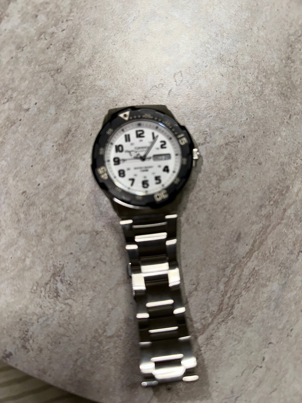 Casio MRW-200H-7B-Day-Date-100M-Cadran Blanc, Enlèvement, Comme neuf