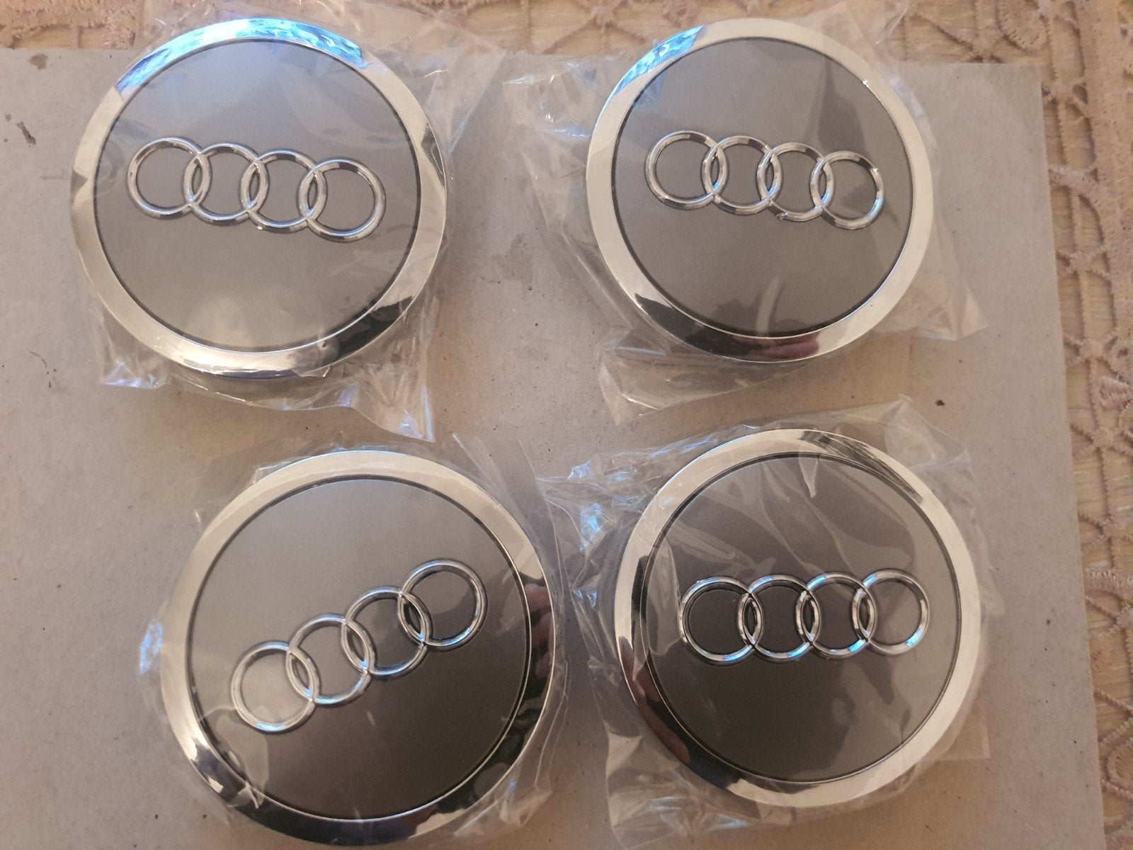 jantes Audi grises cache-moyeux, diamètre 69 mm ou 61 mm, Enlèvement ou Envoi, Neuf