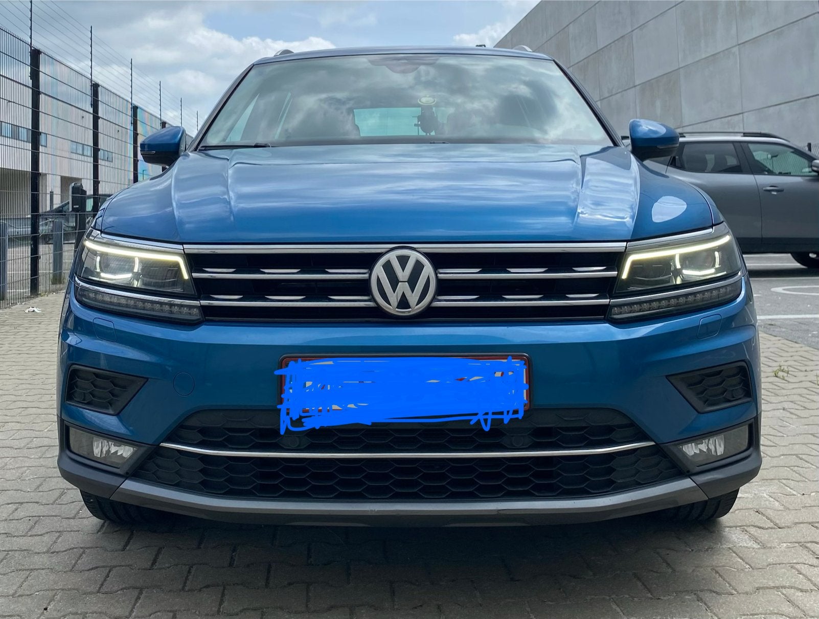 Volkswagen tiguan automaat benzine Te Koop, Autos, Volkswagen, Achat, Noir, 5 places, Automatique