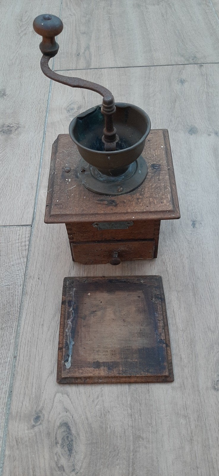 ouderwetse koffiemolen, Ophalen