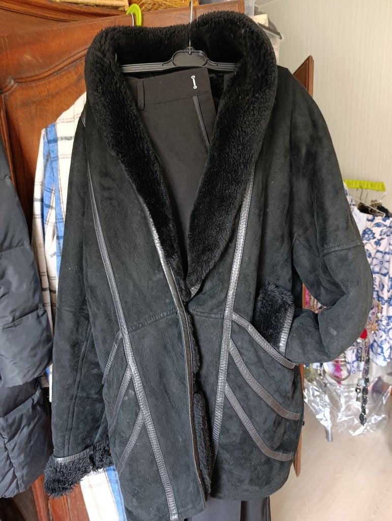 Veste d'hiver en daim noir fourrée, Vêtements | Femmes, Taille 42/44 (L), Autre, Comme neuf, Enlèvement