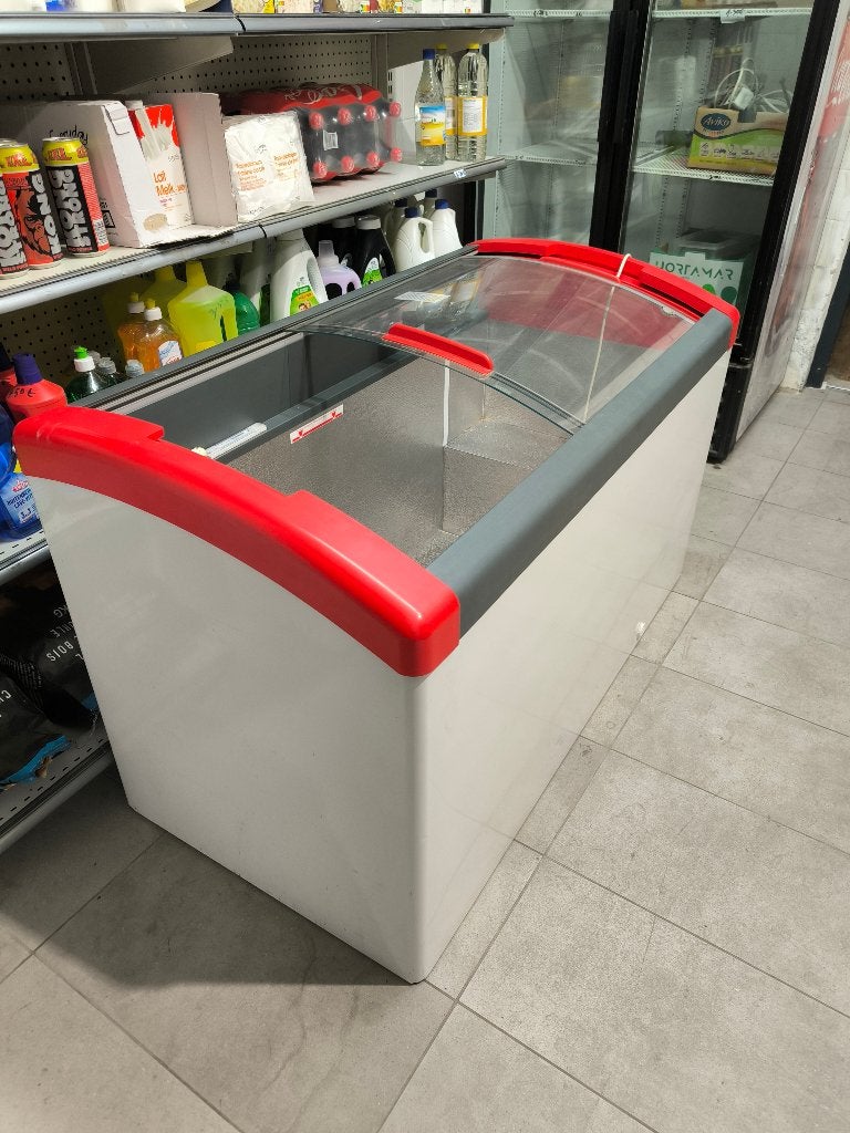 Grote ijsjesfrigo's, Ophalen