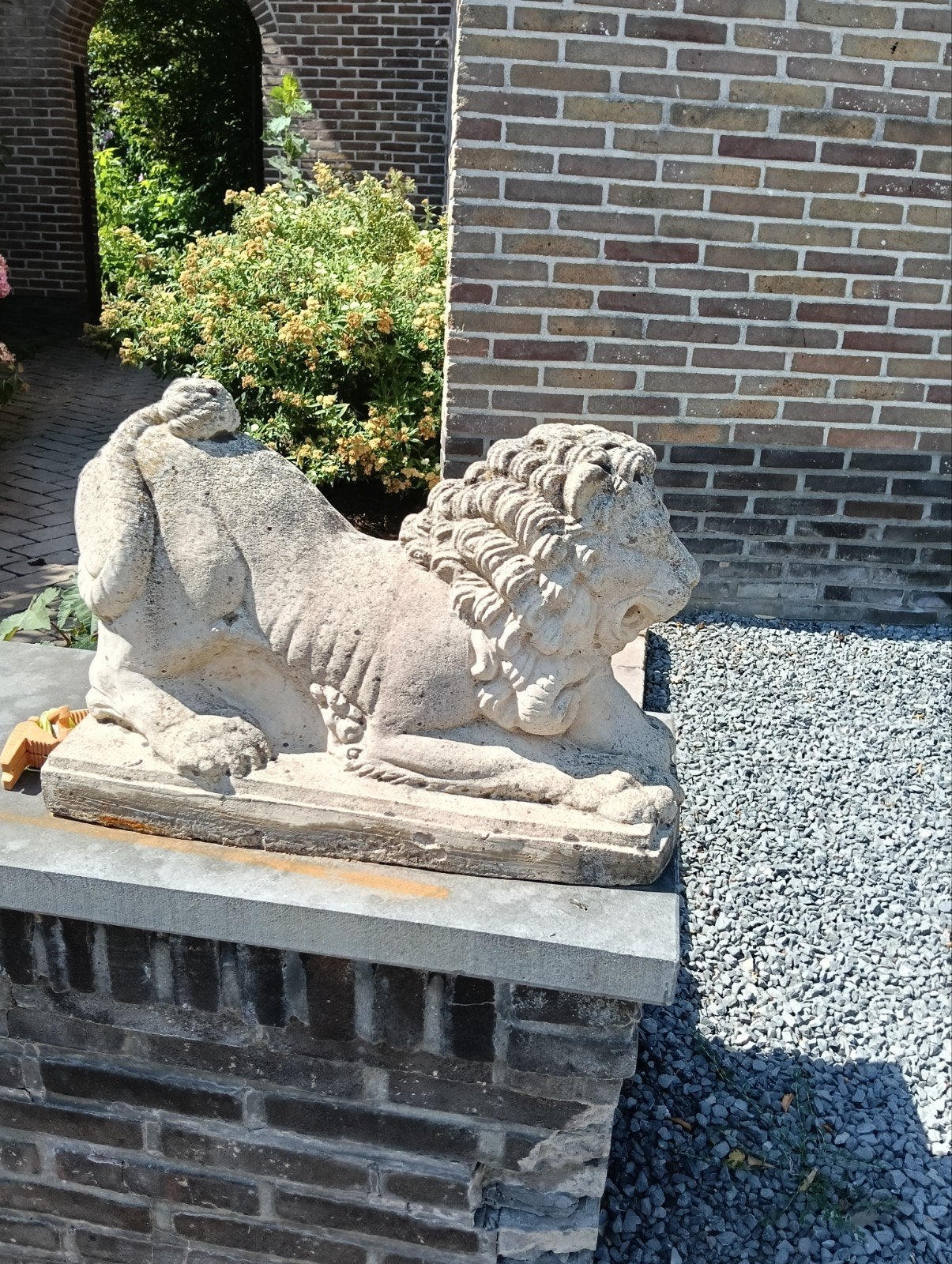 Tuinbeeld. Leeuwen, Ophalen