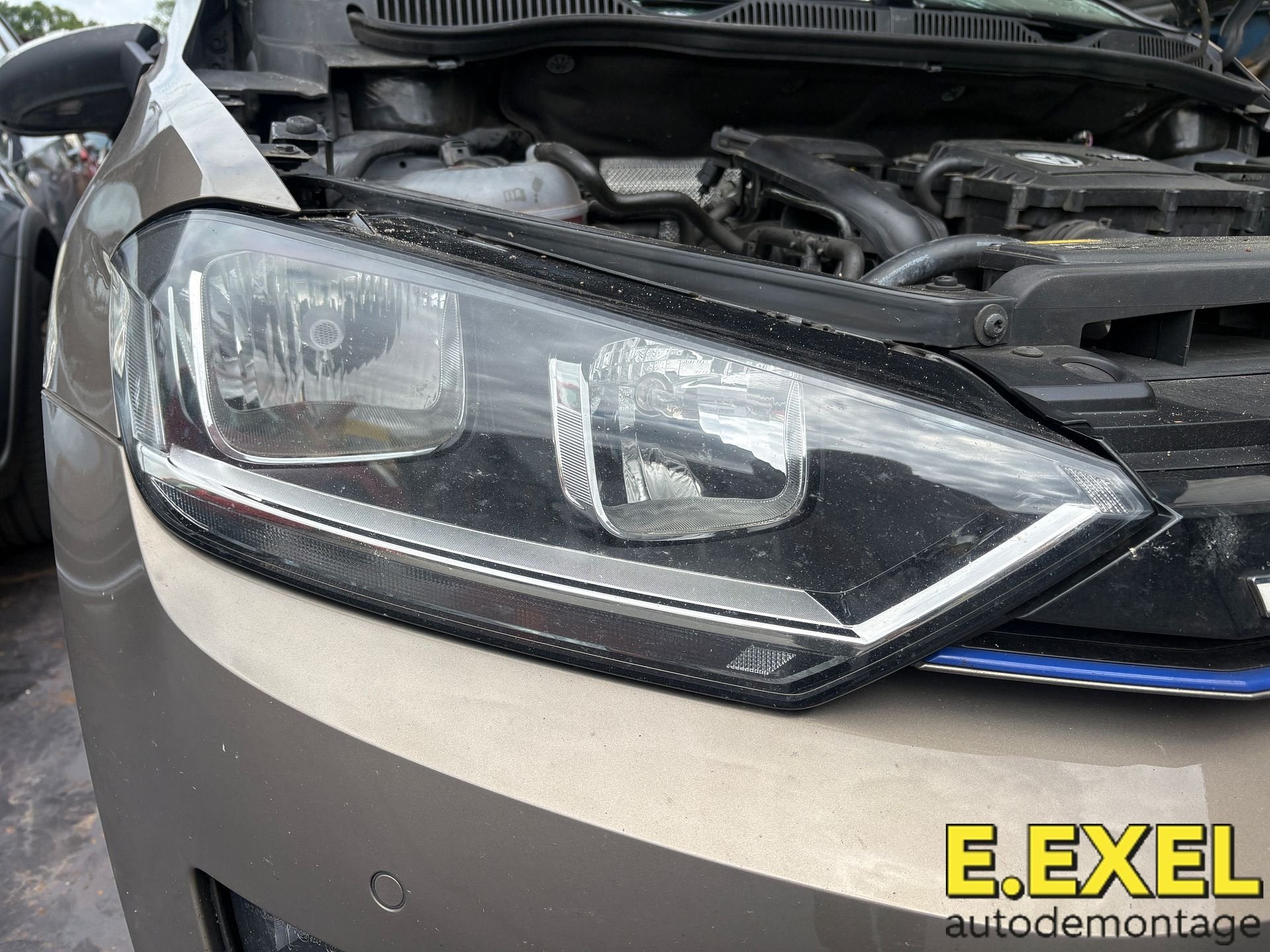 Koplamp Rechts Volkswagen Golf Sportsvan (AUVS) 2015-2021, Autos : Pièces & Accessoires, Éclairage, Volkswagen, Utilisé, Origine de la pièce connue
