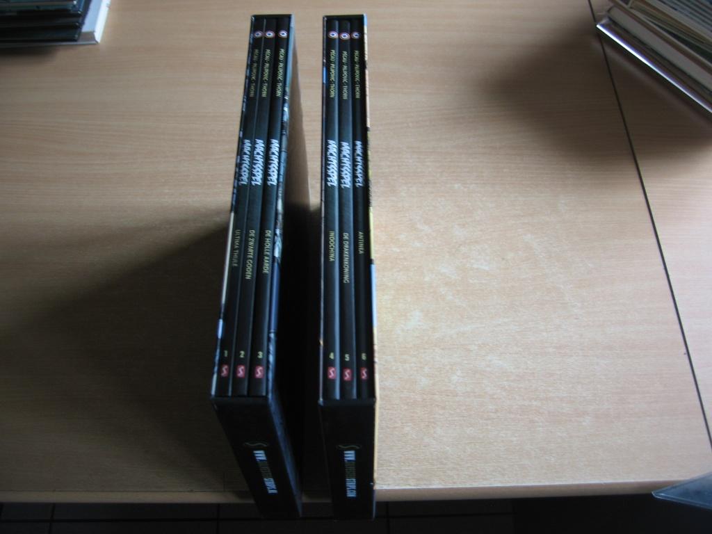Machtsspel : Complete reeks in Hardcover in 2 boxen., Livres, BD, Neuf, Série complète ou Série, Enlèvement ou Envoi
