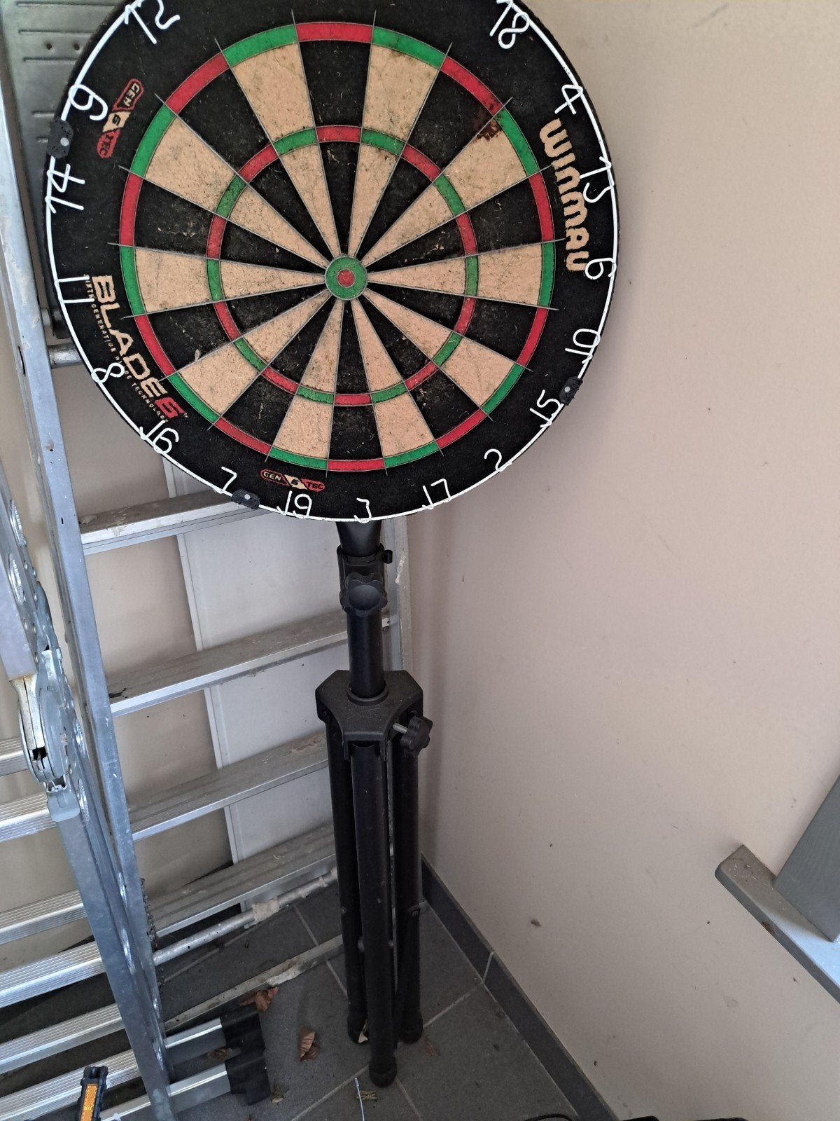 staander + oud dartsbord, Ophalen