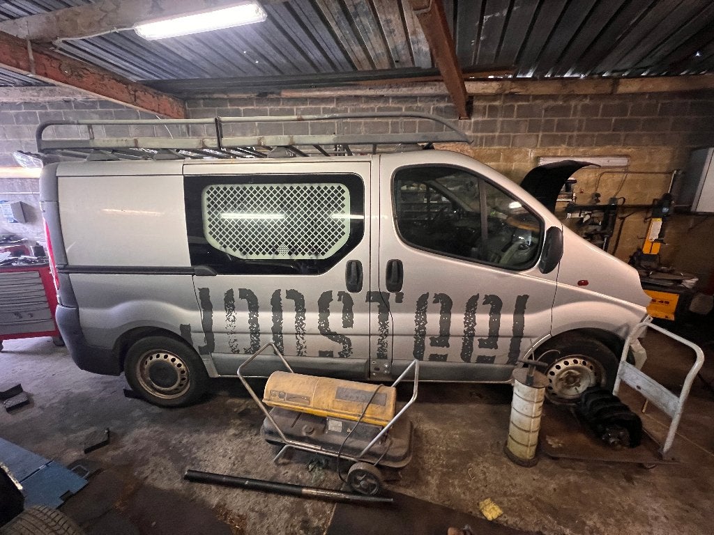 Renault Trafic pour pièces ou a réparer, Argent ou Gris, Achat, Entreprise, 3 places