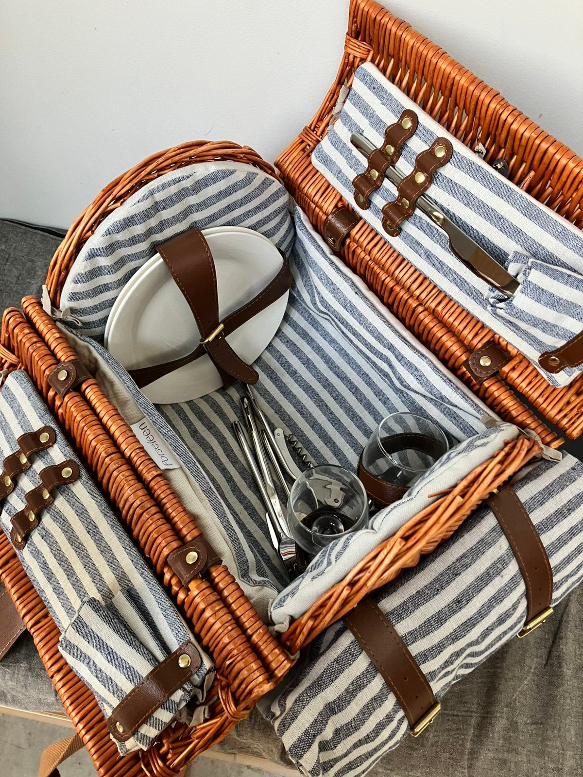Vintage barrel picknicmand met bestek, Hobby en Vrije tijd, Picknickmanden, Ophalen, Zo goed als nieuw
