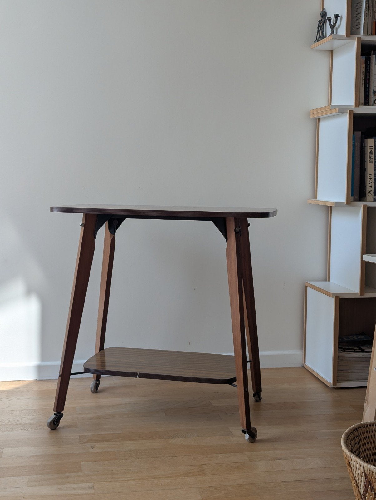 téléviseur vintage ou table à plantes, Enlèvement, Utilisé