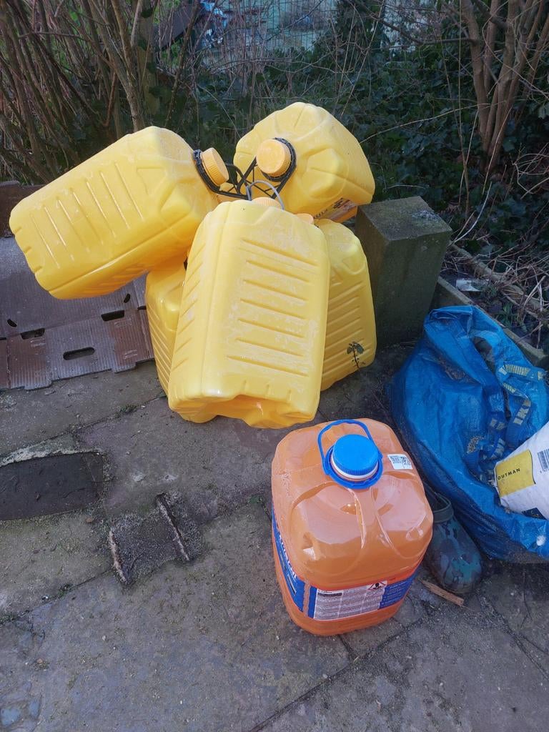 Jerrycan van 20 liter, Ophalen