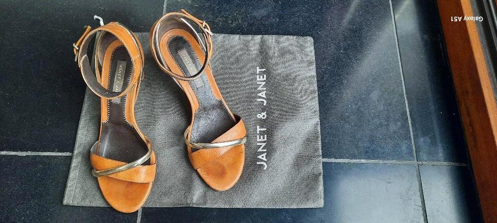Dames sandaal Janet & Janet, Kleding | Dames, Schoenen, ANDERE, Bruin, Ophalen of Verzenden, Zo goed als nieuw