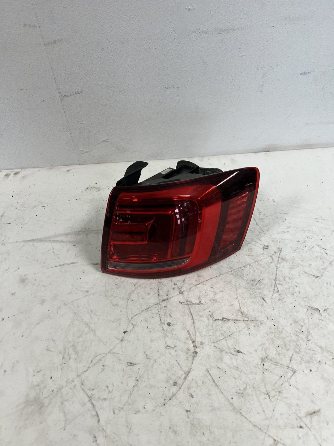 JETTA 5C LIFT RECHTS RECHTSBUITEN LED Achterlicht 5C6945208E, Auto-onderdelen, Gebruikt, -, Volkswagen, -