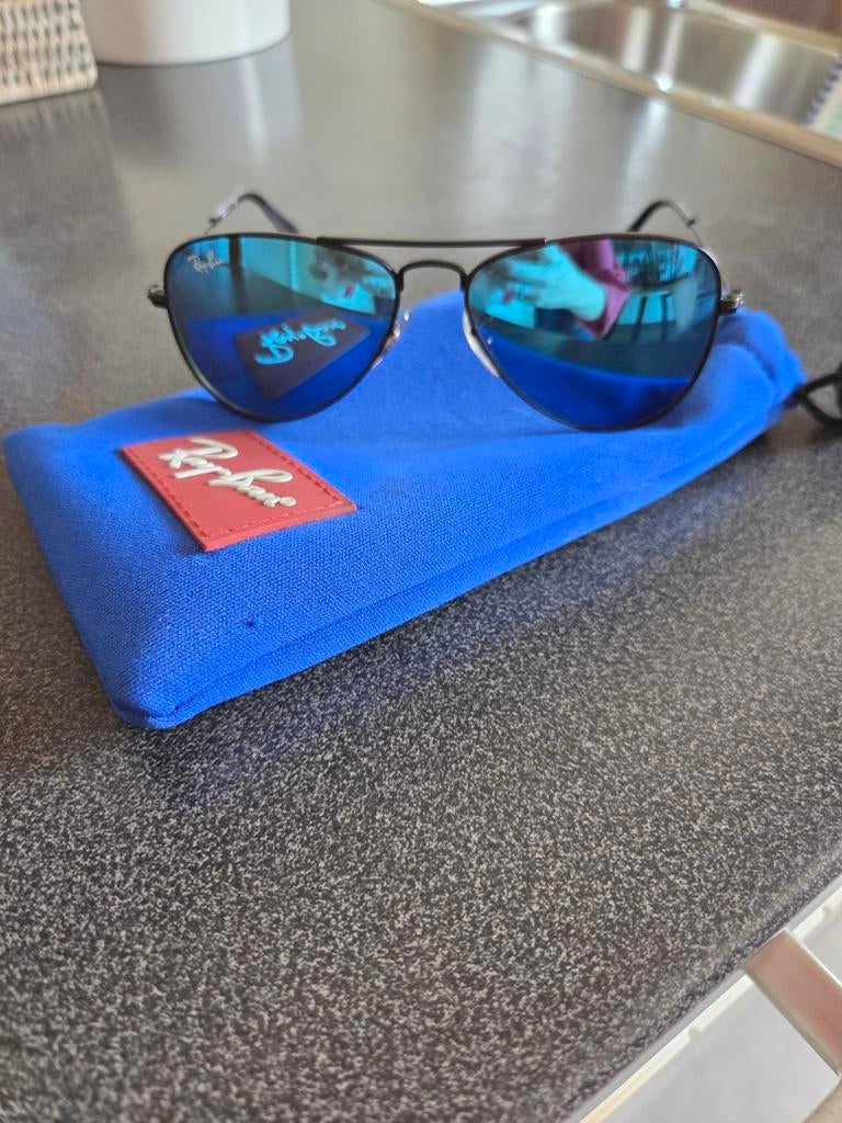 Lunettes de soleil Ray-Ban pour enfants, Enfants & Bébés, Enlèvement